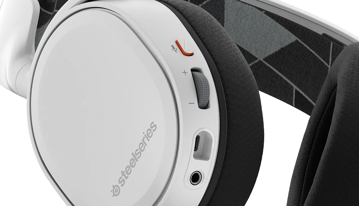 Arctis 3 White - On Ear Control