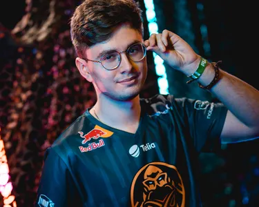 Hades grający w kasynie